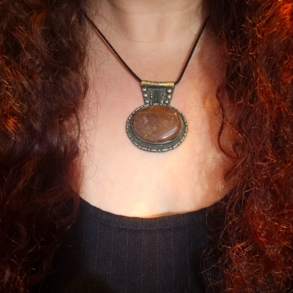 Vintage Brass and Red Brown Moss Agate Stone Pendant Necklace